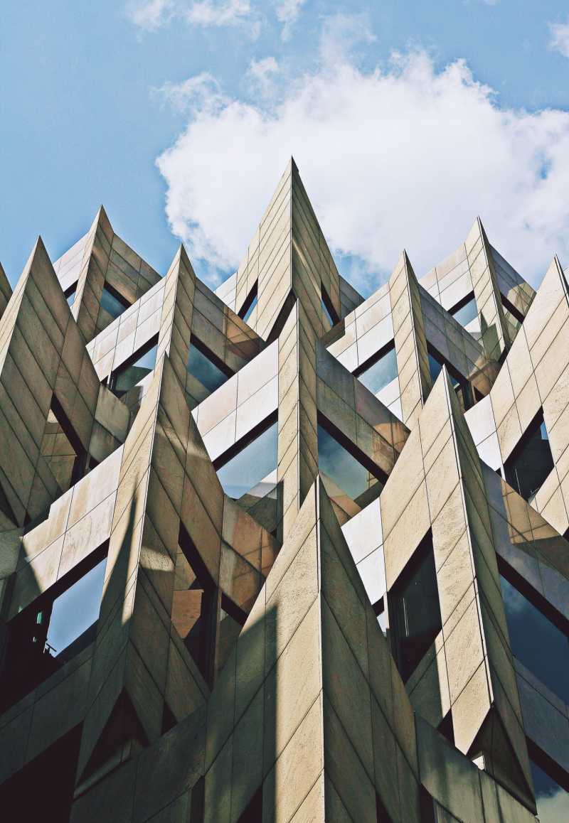 La limpieza con agua a presión.